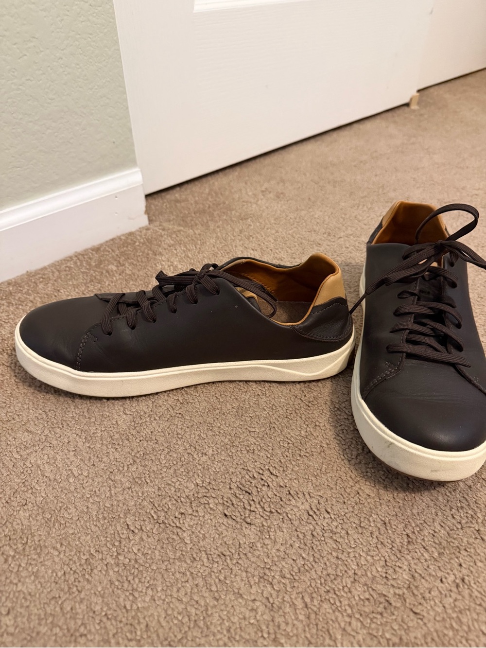 OluKai Men’s Lae’ahi li ili size 9 very good used condition dark brown